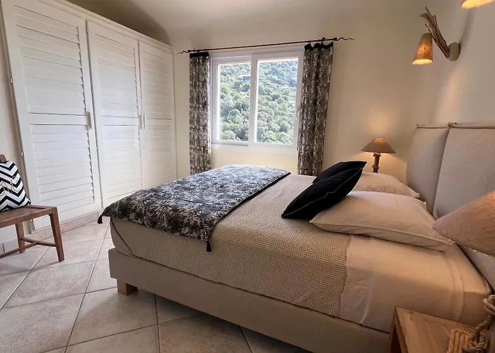 Secluded With Sea View In Palombaggia 度假居 *